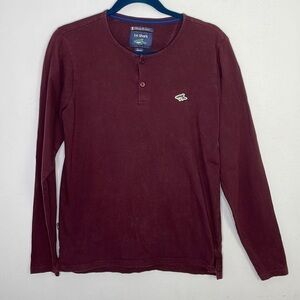 Le shark burgundy quarter buttons crewneck top